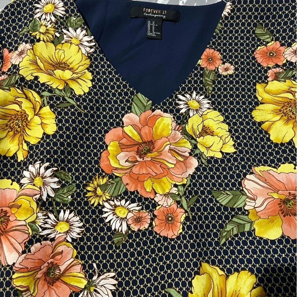 FOREVER 21 Contemporary Blouse